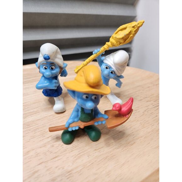 McDonald Smurf Toy Figurines 2011 - Picture 1 of 5